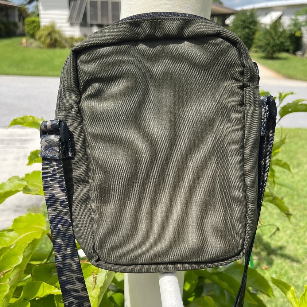 PINK VICTORIA SECRET Taffeta Crossbody Sports Bag In Olive Green Camo - Picture 10 of 12